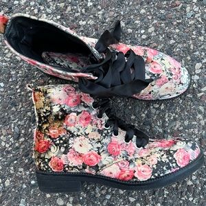 Suede flower boots!!